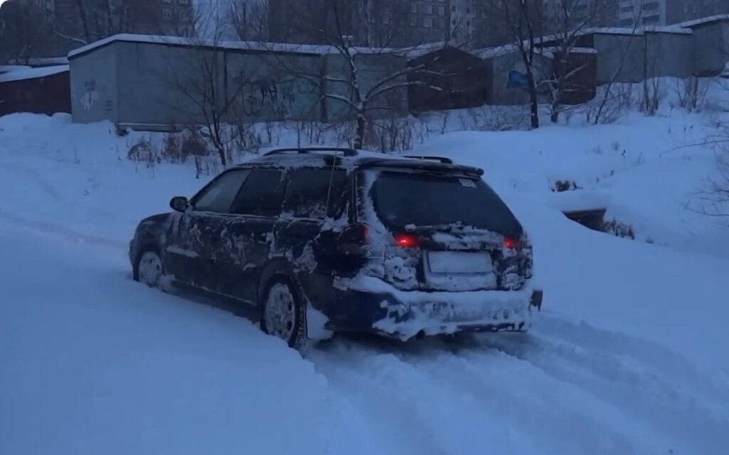 Bridgestone Blizzak DM-V2 Ice Traction